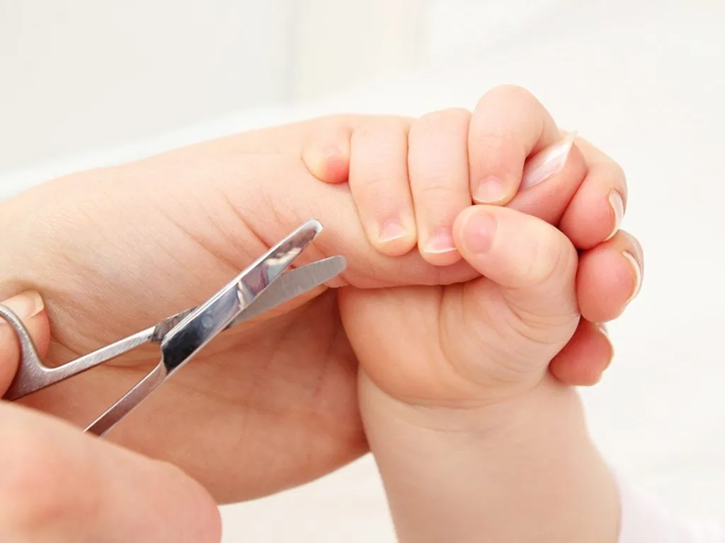 How to trim newborn baby nails safely