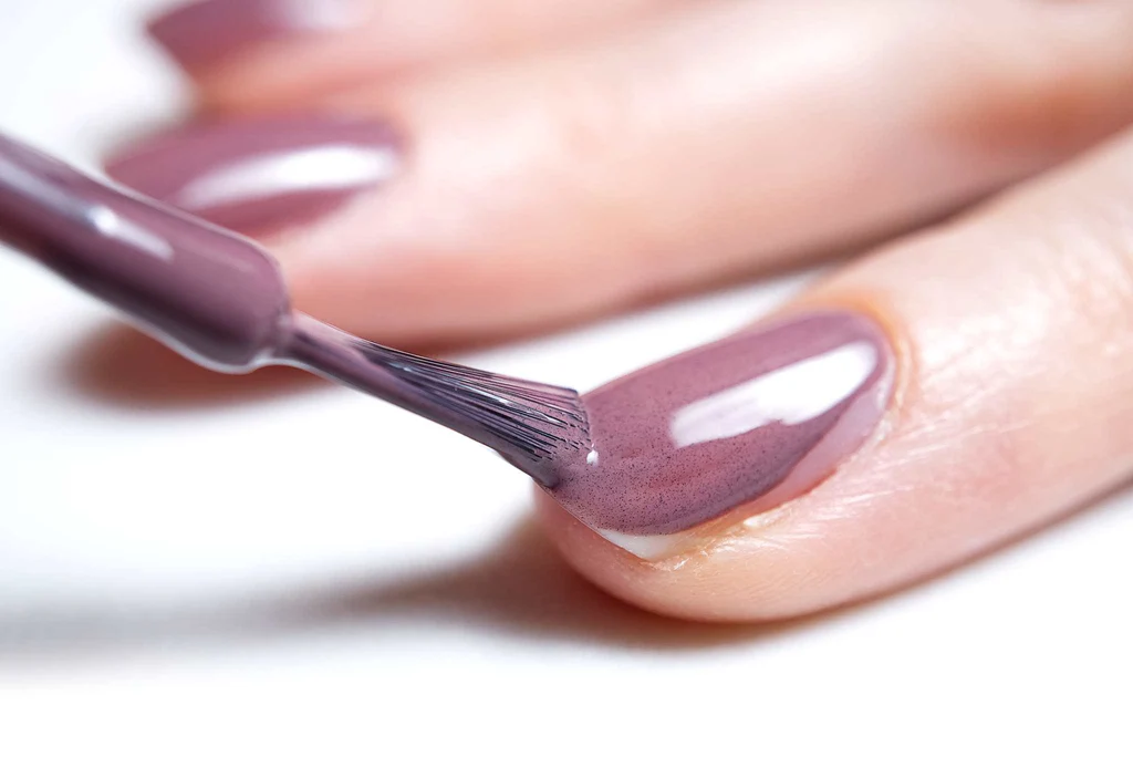 best way to apply nail polish at home